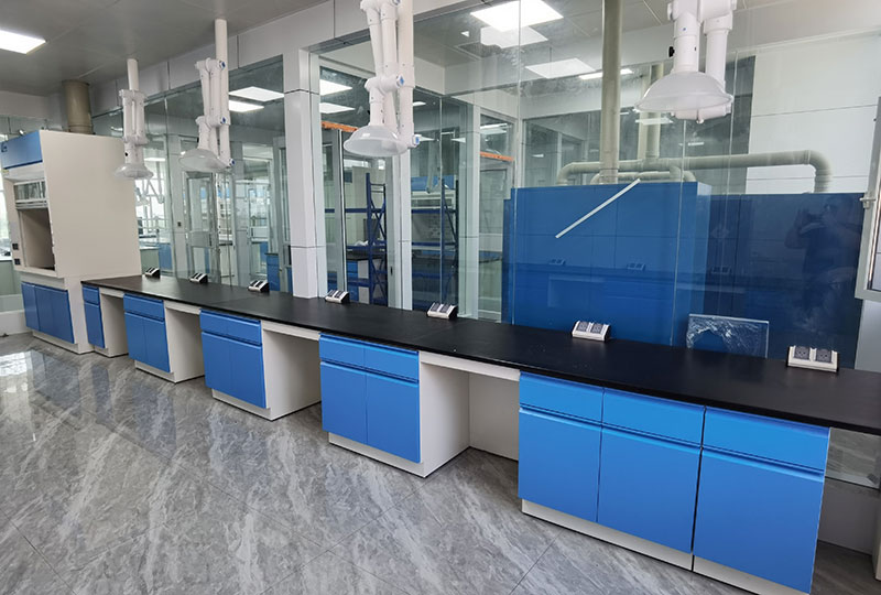 如何清理全鋼中央實驗臺上的頑固污漬